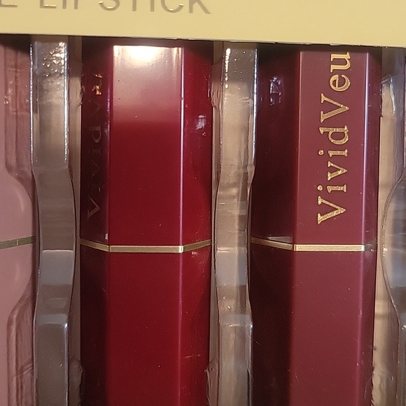 Vivid Veu Assorted Color Lipsticks - Picture 4 of 5